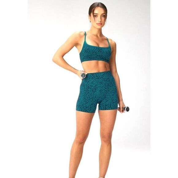 Fabletics Scrunch Shorts 4” Green Abyss Leopard NWT Size L - Picture 5 of 8